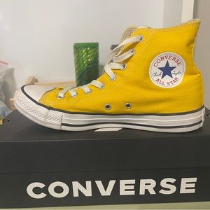 Selling these yellow converse.